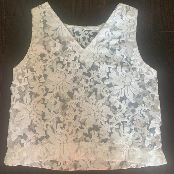 Banana Republic sheer white embroidered sleeveless top size small - Picture 2 of 7